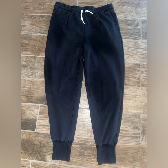 Varley women’s black jogger sweatpants - Picture 1 of 3